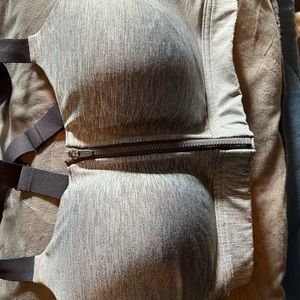 Under Armour Sports Bra 36DD